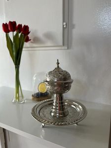 Brûle-encens de style royal finition argentée, élégant pour la maison, le temple, le bureau, les cadeaux, les événements et l'usage décoratif en provenance d'Inde - Product Image 2