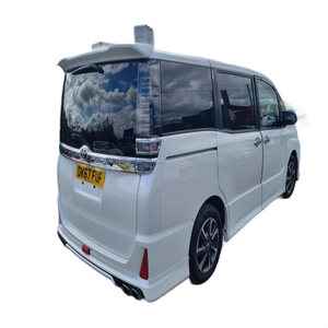 Importés d'occasion pour Toyota Noah et Voxy à vendre d'occasion près de neuf avec direction à droite et sièges en cuir - Product Image 4