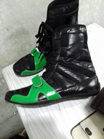 Chaussures de boxe en cuir pour hommes sur mesure avec logo personnalisé en relief, design durable, couleur et taille personnalisées pour toutes les saisons, pour les boxeurs