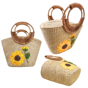 Elegante BOLSO DE MANO DE JACINTO DE AGUA Una hermosa adición a tus herramientas de cocina - Product Image 1