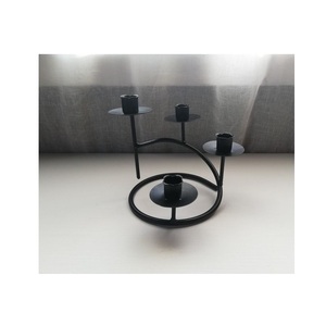 Ensemble de bougeoirs en métal artisanal avec une finition élégante, parfait pour le salon, la table à manger, la chambre à coucher et la décoration festive - Product Image 5