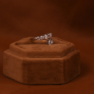 Anillo de Compromiso de Lujo para Mujer, 4.0 Quilates, Corte Multiforma, Diamante Cultivado en Laboratorio, Chapado en Oro Sólido de 14 Quilates - Product Image 3