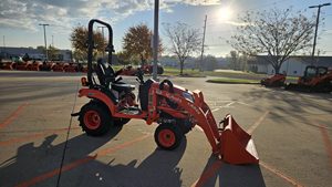 รถแทรกเตอร์ขนาดเล็กขับเคลื่อน 4 ล้อ สำหรับเครื่องยนต์ดิจิตอล Kubota 50/90/100/150 แรงม้า พร้อมปั๊มอัตโนมัติ เกียร์ฝรั่งเศส แข็งแรงทนทานสำหรับใช้งานระยะยาว - Product Image 3