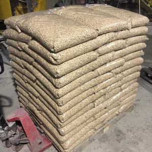 Granulés de bois de haute qualité 15 kg en forme de bâtonnets pour système de chauffage - 4600 J par caloire, densité > 500 kg/m³, meilleur prix - Product Image 4