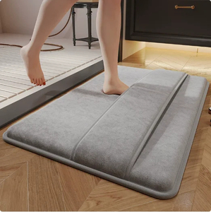 Tapis de bain rectangulaire minimaliste personnalisable en microfibre avec support en mousse à mémoire de forme antidérapant, couleur unie beige, fabriqué à la machine, séchage rapide - Product Image 6