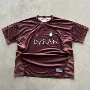 เสื้อผ้าสตรีทแวร์ผู้ชายทรงบ็อกซี่ ไหล่ตก ระบายอากาศได้ดี ป้องกันแบคทีเรีย แห้งเร็ว ไซส์ใหญ่ สไตล์เรโทรอเมริกันฟุตบอล สำหรับฤดูร้อน - Product Image 4