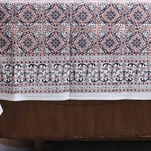 Drap de lit en coton imprimé à la main de qualité supérieure Tissu doux et durable avec des couleurs naturelles vibrantes pour les hôtels, les centres de villégiature et la maison - Product Image 2