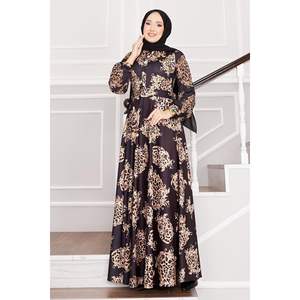 Robe noire modeste avec détail léopard Hijab-Friendly Fashion - Product Image 2