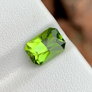 3.30 carats Apple Green <b>Peridot</b> Stone Radiant Cut Natural Gemstone from Pakistan for Jewelry Perfect <b>Ring</b> Loose <b>Peridot</b> Gemstone - Product Image 2