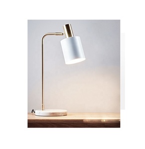 Lámpara de Mesa Moderna de Metal con Forma Rectangular, Acabado Negro y Dorado, Luz LED Cálida Blanca para Dormitorio y Oficina - Product Image 6