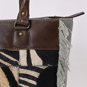 Bolso Tote de Mujer Personalizado de Lona y Cuero Reciclado - Product Image 2