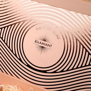 Boîte d'emballage cadeau de stratification mate personnalisable en gros pliable en carton à gaufrer estampage feuille d'or matériaux recyclés UV - Product Image 5