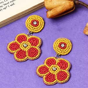 Pendientes de gota con cuentas de moda hechos a mano en forma de corazón bordado para fiestas - Product Image 3