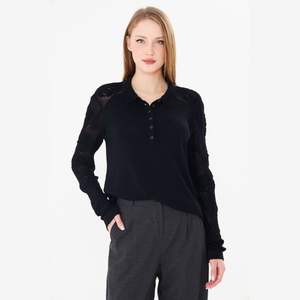 Blouse élégante en tricot à col polo pour femme - Motif rose, dentelle, manches longues, blanc, chic, tricot - Product Image 1