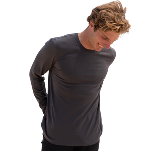 เสื้อยืดคอกลมแขนยาวผู้ชาย สีเทาเข้ม ผ้าฝ้ายออร์แกนิค 100% ระดับพรีเมียม ผ่านการรับรอง GOTS ผ้าไม่หด ระบายอากาศได้ดี - Product Image 3