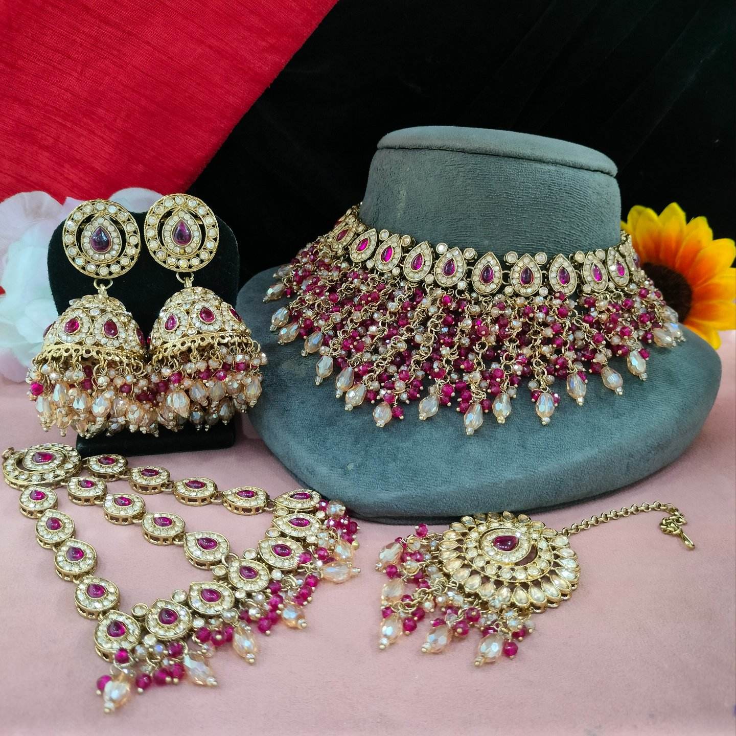 สีม่วงแดง