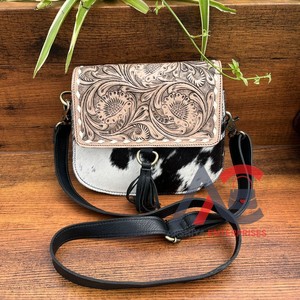 กระเป๋าพาดลำตัวหนังแบบตะวันตกสำหรับผู้หญิงกระเป๋าหนังวัวมีพู่ลายนูนลายดอกไม้ - Product Image 1