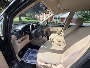 Precio bajo, Kia Rondo LX 2009, auto usado en venta - Product Image 3