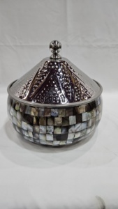 Casserole isolée élégante en nacre avec design arabe, idéale pour garder les aliments chauds - Product Image 6