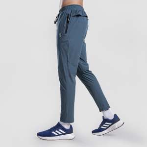 Pantalon de gymnastique Agility Track en gris - Product Image 3