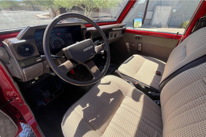 LISTO PARA CONDUCIR - USADO, VOLANTE A LA IZQUIERDA |   CONDUCCIÓN DERECHA |   TOYOTA LAND CRUISER FZJ75 PICKUP 1993, 5 velocidades - Product Image 4