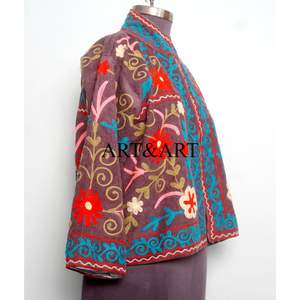 Chaqueta Acolchada de Algodón 100% Bordada a Mano de Lujo, Detalles Florales Intrincados, Elegancia Atemporal, Especial de Invierno - Product Image 4