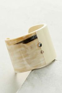 Manchettes, bracelets et bracelets en corne de buffle naturelle et amicale fabriqués à partir de corne de buffle véritable, disponibles dans un assortiment de - Product Image 4