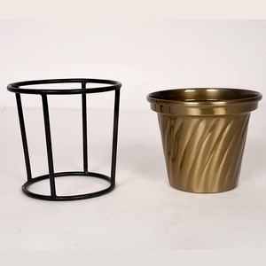 Venta al por mayor versátil diseñador Mini maceta redonda de metal soporte pequeño interior macetas y jardineras para la decoración del jardín interior del hogar - Product Image 2