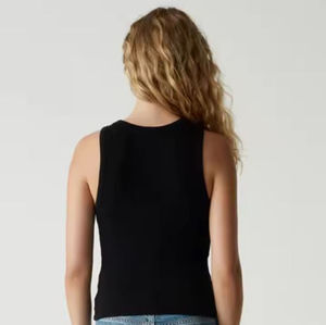 Haut froissé fluide pour femme-Tissu léger, parfait pour le décontracté, disponible dans une variété de couleurs Débardeurs d'entraînement pour femmes - Product Image 5