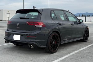 Volkswagen GTI 40e Anniversaire Édition 2023 Propre et Moderne - Product Image 2