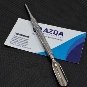 Empujador de Cutículas Profesional de Acero Inoxidable de Doble Punta, Herramienta para el Cuidado de Uñas de Manos y Pies con Mango Antideslizante - Product Image 3