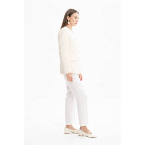 Chaqueta Beige con Cuello Mandarín y Detalle de Borlas para Otoño - Product Image 3