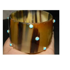 Bracelets en corne de buffle réglables de qualité supérieure bijoux de mariage faits à la main de style ouvert avec artisanat en croissant de couleur et de taille personnalisées - Product Image 4