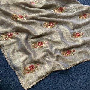 Sari VASTRA COTTAGE de doble tono en tejido puro con bordado de flores de lentejuelas multicolores y borde de encaje para fiestas - Product Image 2