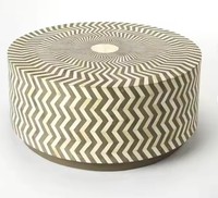 Table basse ronde en laiton avec plateau incrusté d'étoiles, décoration contemporaine pour salon