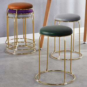 เก้าอี้นั่งทำจากโลหะเคลือบเงาสีทองเงาออกแบบให้น่าสนใจสำหรับบาร์ม้านั่งสบาย - Product Image 3