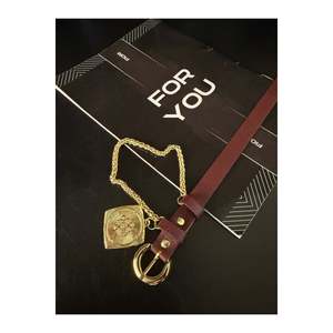Ceinture pour femme avec chaîne et médaillon, ceinture pour pantalon, veste, robe, chemise - Bourgogne - Product Image 2