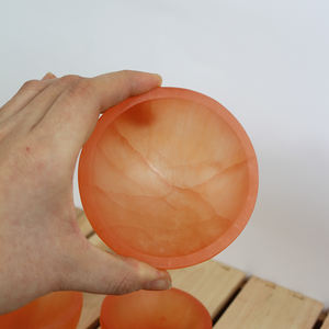 Bol sculpté en sélénite orange de haute qualité avec motif cœur et lune pour la décoration intérieure et le Feng Shui - Product Image 5