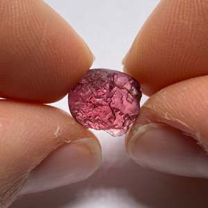Gema Suelta de Granate Rojo Natural de 8mm, Forma de Corazón, Ojo de Gato, Pulido, Alta Calidad, Tanzania - Product Image 4