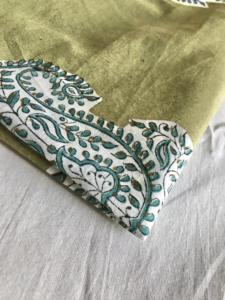 Tissu en coton imprimé à la main, base vert olive avec motif paisley blanc et turquoise (Kairi) - Product Image 2
