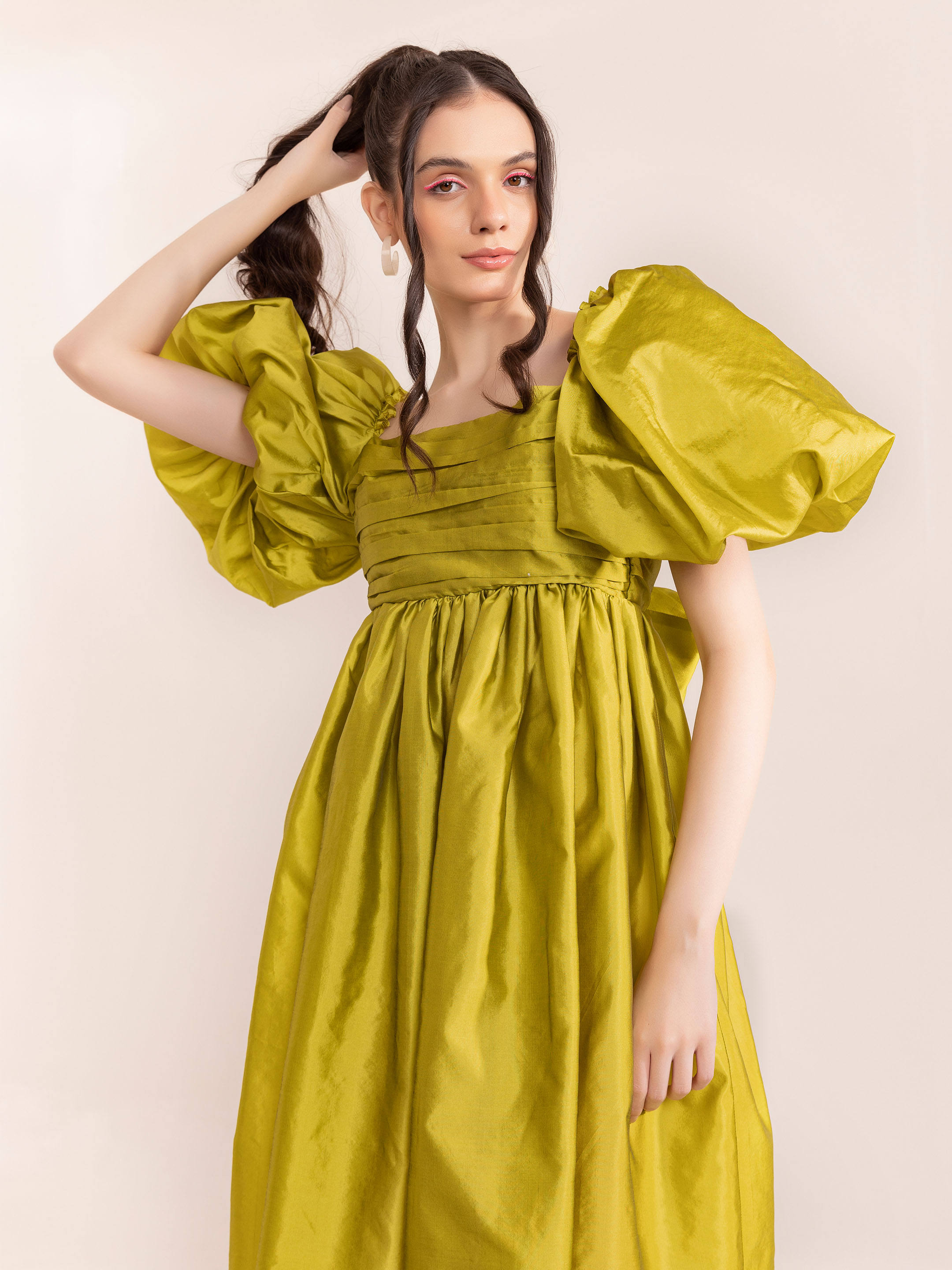 สีเขียวเงา