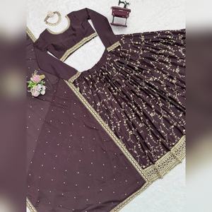 Lehenga Choli en soie chinon cousu de qualité supérieure, travail lourd, tenue de mariage, tenue de fête indienne pour femmes, prix de gros - Product Image 6