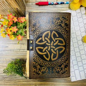 Exclusif fait à la main 8x6 pouces en cuir relié Journal Vintage rétro voyage Journal Logo en relief aquarelle papier cahier pour clés - Product Image 3