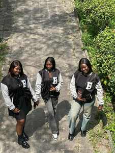 Veste de baseball pour femme, style récolte 2026, design personnalisé, broderies d'hiver, patchs, veste universitaire pour femme - Product Image 2