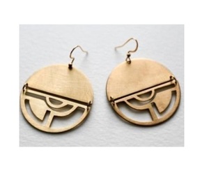 Pendientes de Metal Estilo Bohemio Hechos a Mano con Patrones Artísticos Detallados y un Pulido Vintage Antiguo para un Encanto Rústico Único - Product Image 1