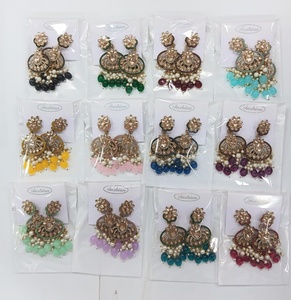 Boucles d'oreilles pour femmes plaqué or de style traditionnel Design époustouflant Perlé Ombre Pierre Perle Bijoux de mode Grossiste en alliage de zinc - Product Image 2