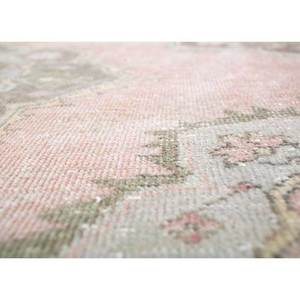 พรมขนสัตว์ถักมือสีชมพูและสีม่วงสไตล์วินเทจ รุ่น Pae-1883 สำหรับห้องนั่งเล่นหรือทางเดินในบ้าน - พรมจาอีปุร์ดีไซน์ใหม่จากสหรัฐอเมริกา - Product Image 3