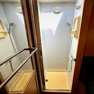 ผู้จัดจำหน่ายรถบ้านมือสอง ปี 2013 Leisure Travel Unity U 2 4 T B Class B+ - Product Image 2