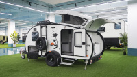 Caravane pliante légère et moderne en aluminium, de type teardrop, pour voyages en famille et camping, directement de l'usine.
