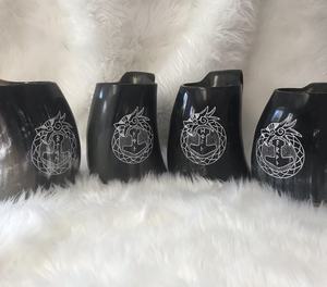 Taza de viaje de café con cuerno vikingo hecha a mano de primera calidad, cuerno para beber, capacidad de 400ml, auténtico estilo nórdico, seguro para alimentos, agarre de mano no tóxico - Product Image 1